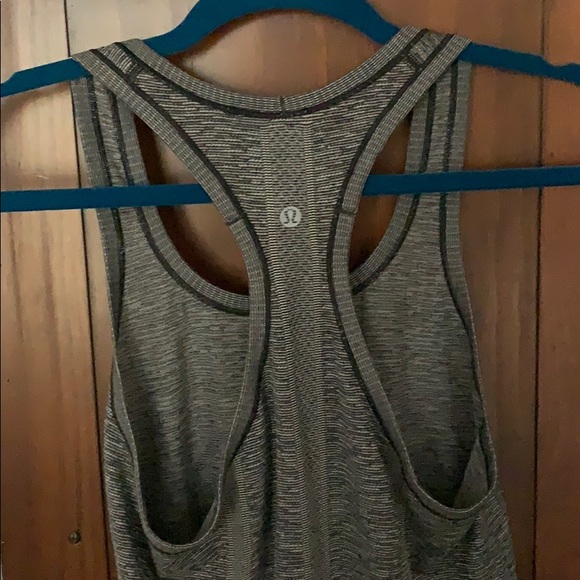 Lululemon Swiftly tech tank size 6 - Picture 3 of 3
